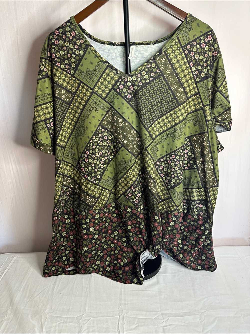 V-Neck Patchwork Floral Long Sleeve Tee in Olive Green